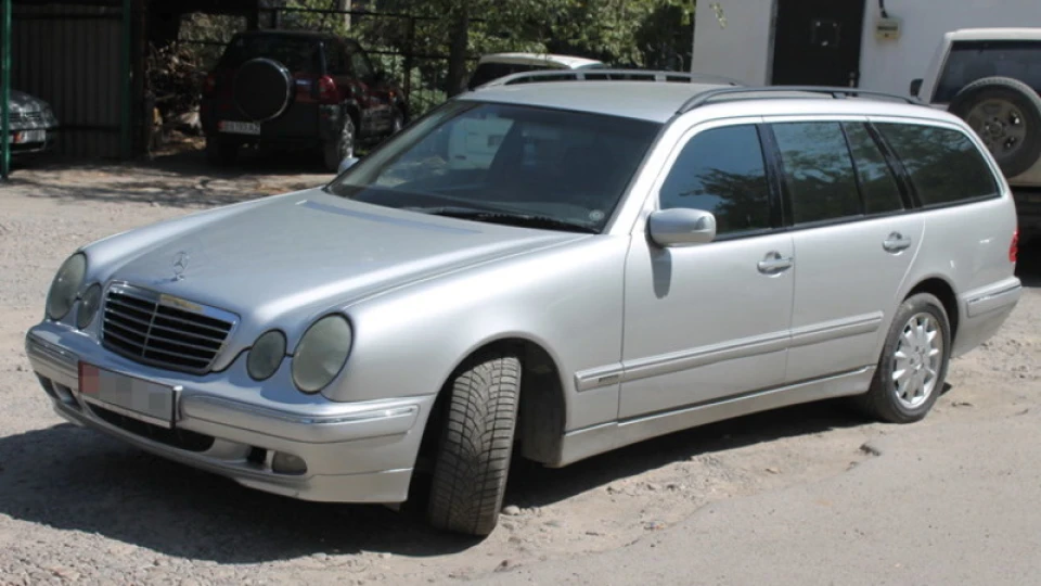 Mercedes-Benz E-Class 2