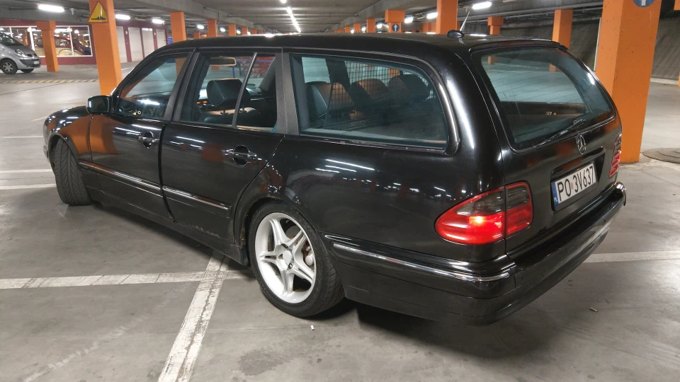 Mercedes-Benz E-Class 3