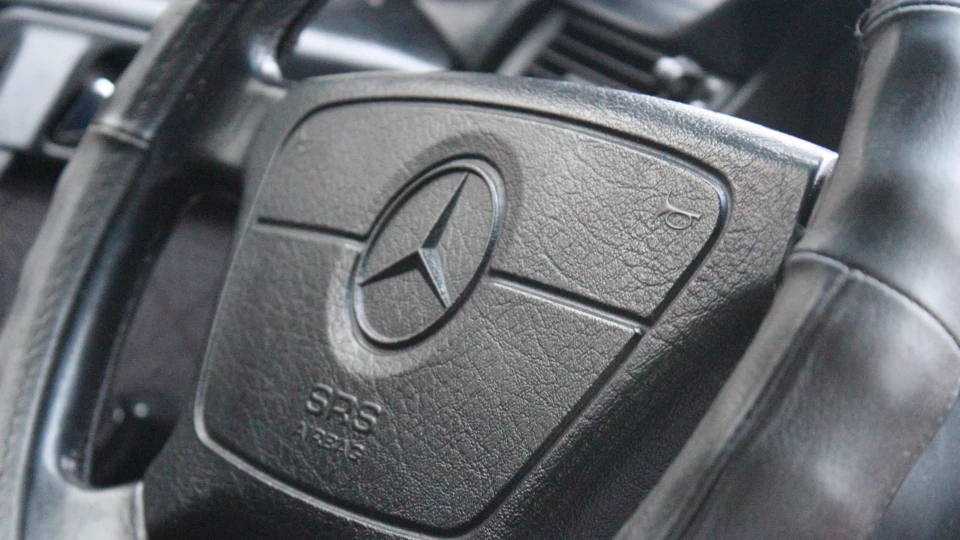 Mercedes-Benz E-Class 2