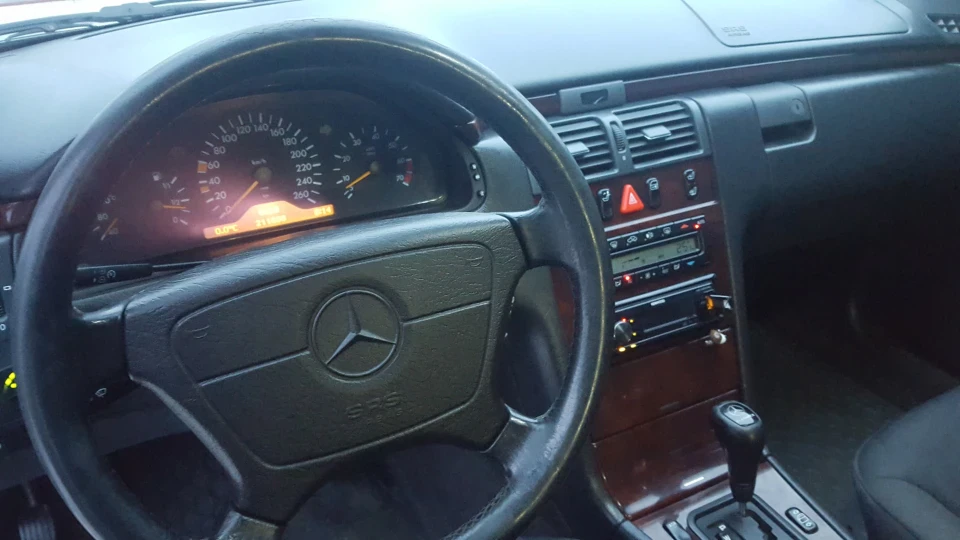 Mercedes-Benz E-Class 2