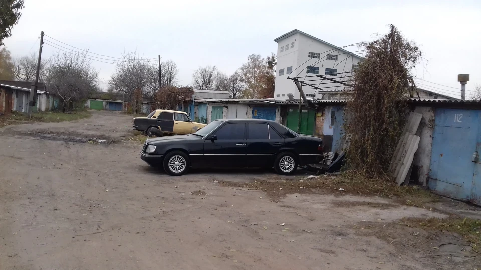 Mercedes-Benz E-Class 4