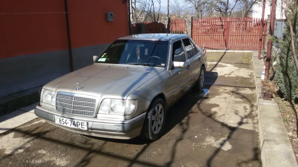 Mercedes-Benz E-Class 3