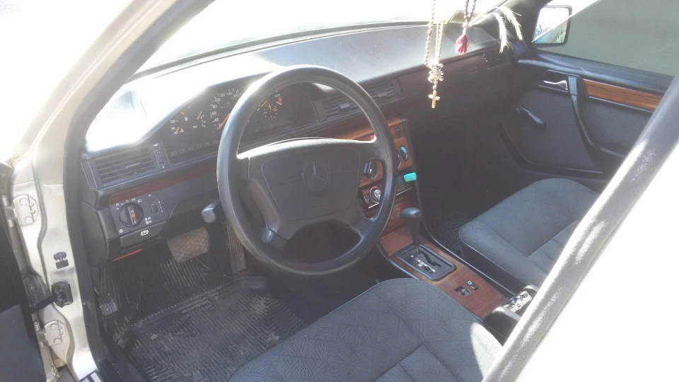 Mercedes-Benz E-Class 4