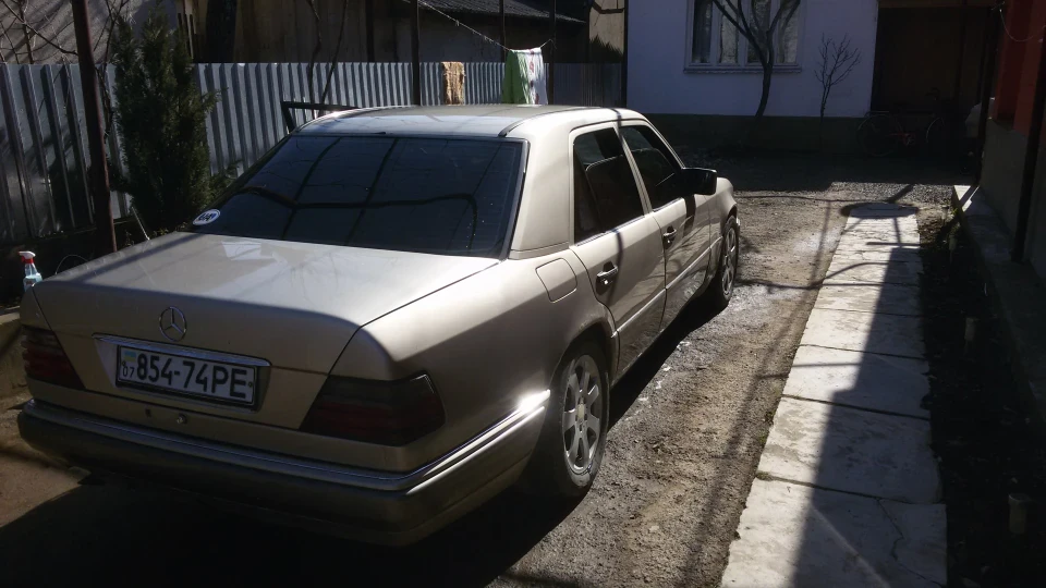 Mercedes-Benz E-Class 5