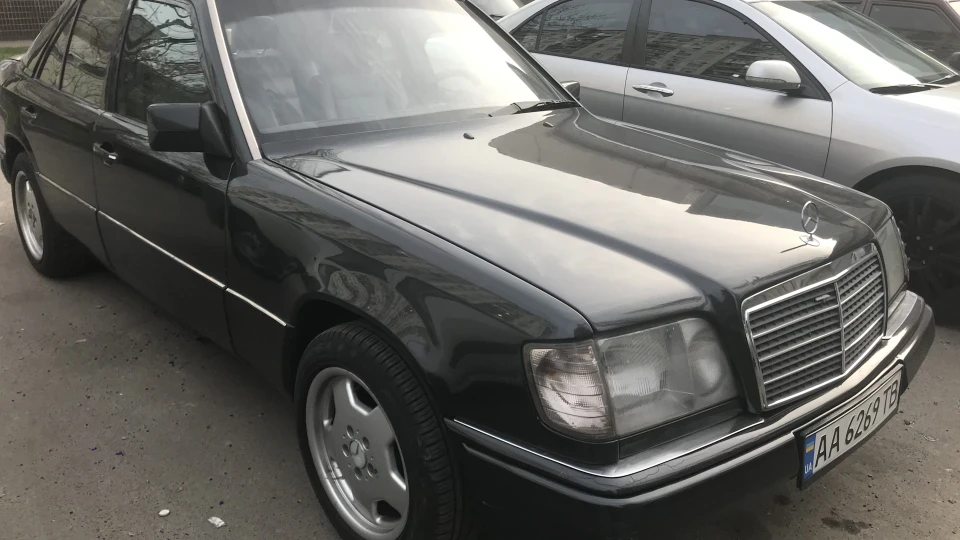 Mercedes-Benz E-Class 2