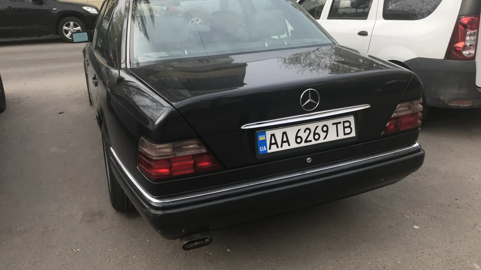 Mercedes-Benz E-Class 3