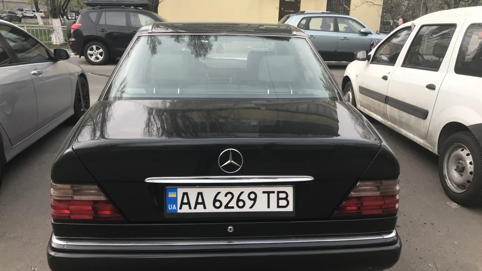 Mercedes-Benz E-Class 4
