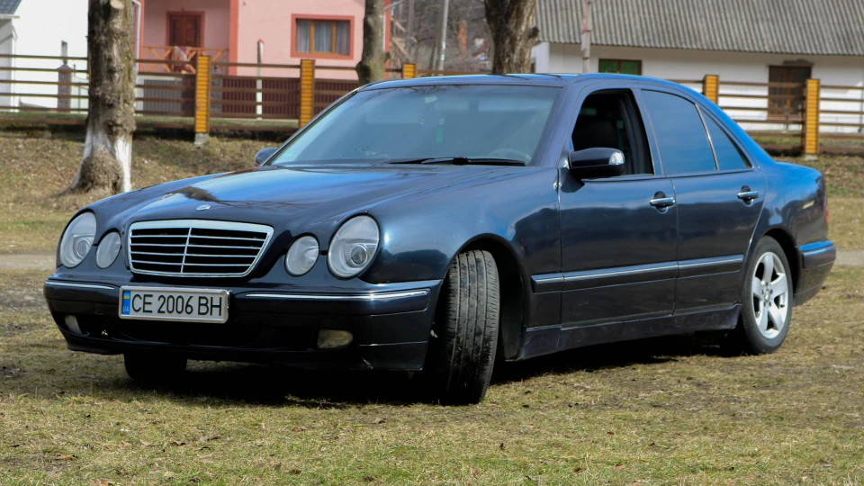 Mercedes-Benz E-Class 2