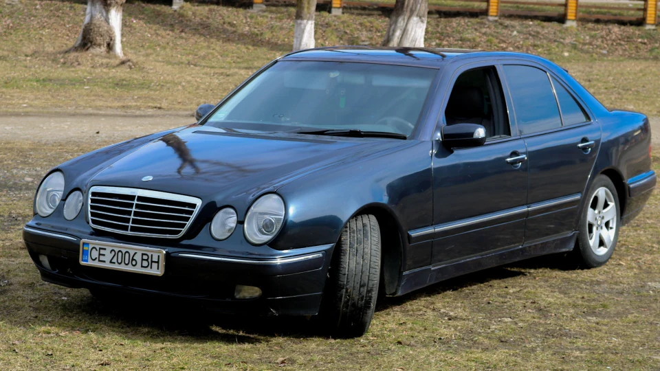 Mercedes-Benz E-Class 4