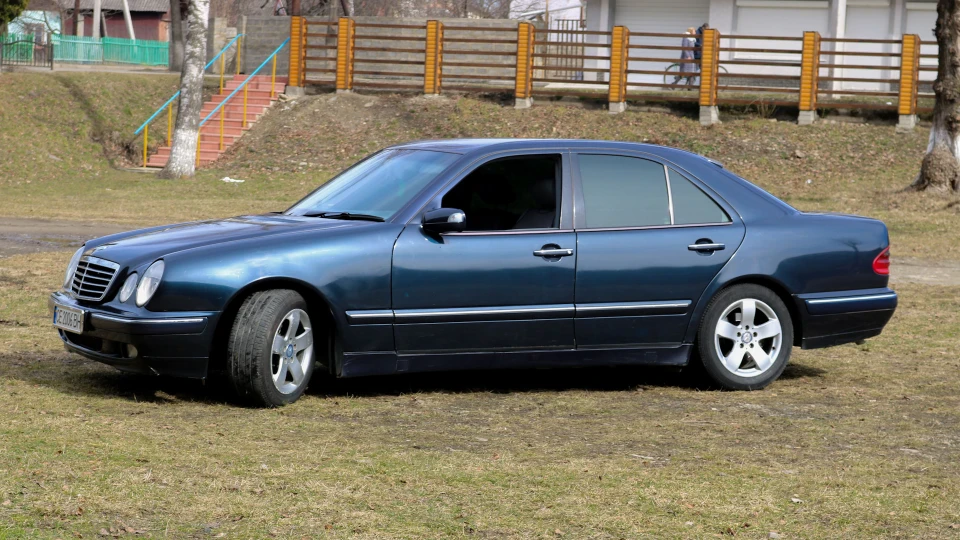 Mercedes-Benz E-Class 5