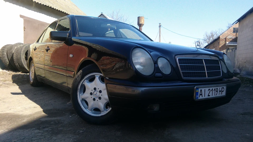 Mercedes-Benz E-Class 2