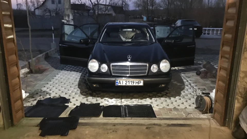 Mercedes-Benz E-Class 3