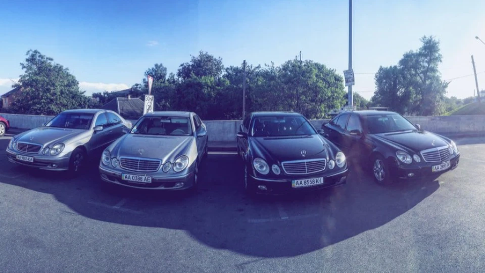 Mercedes-Benz E-Class 2