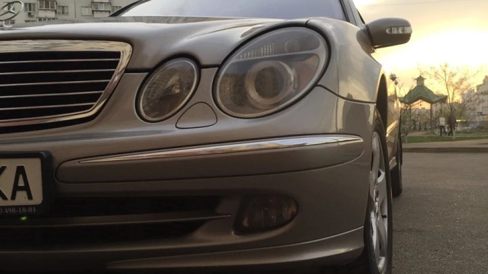 Mercedes-Benz E-Class 4