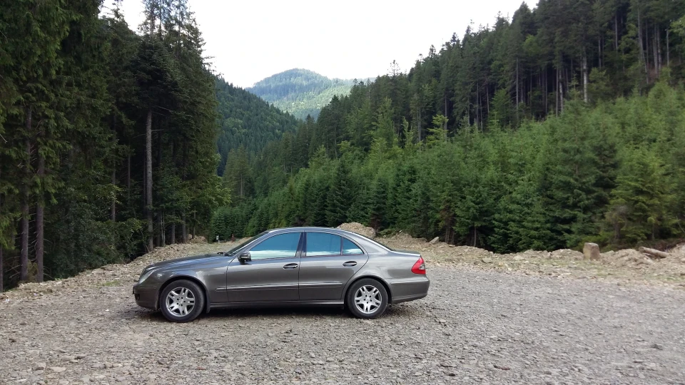Mercedes-Benz E-Class 2