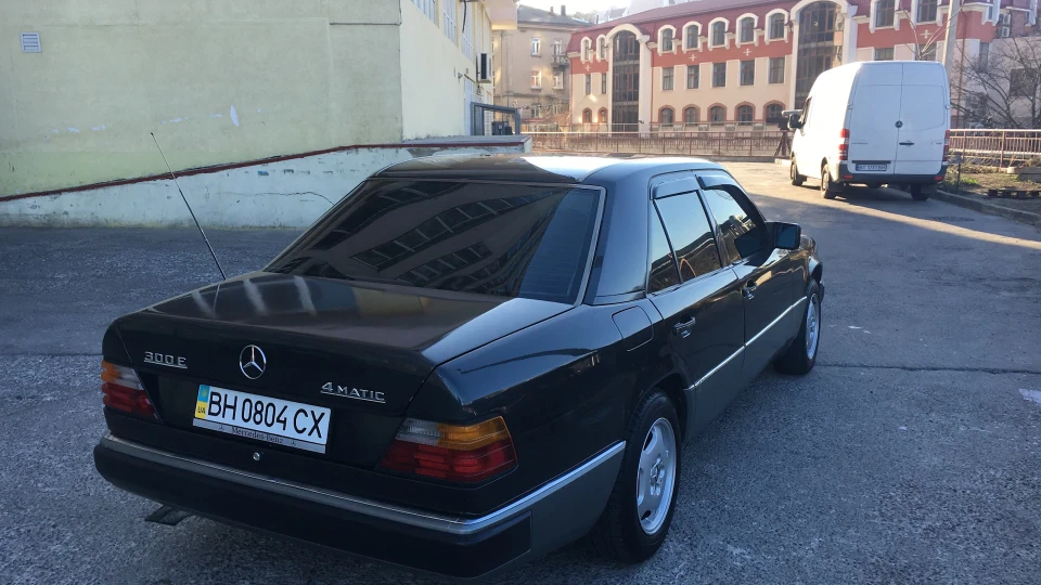 Mercedes-Benz E-Class 3