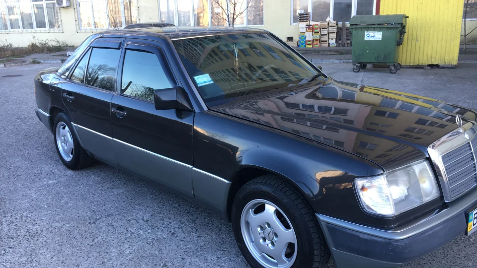 Mercedes-Benz E-Class 4
