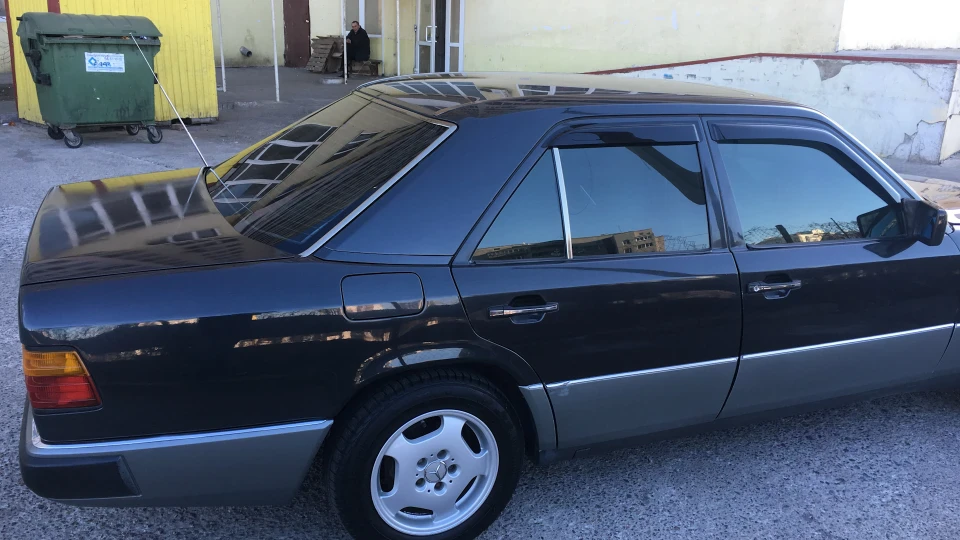 Mercedes-Benz E-Class 5