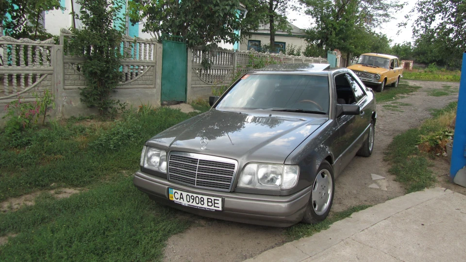 Mercedes-Benz E-Class 124 coupe Зозулька 2