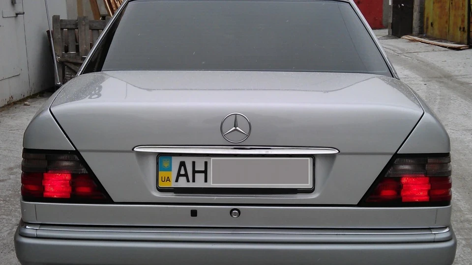 Mercedes-Benz E-Class 124.131 4