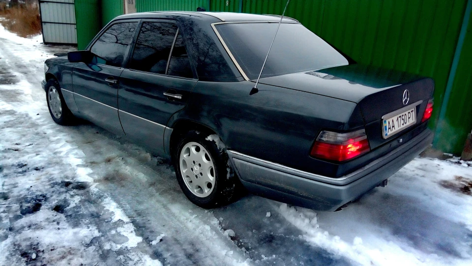 Mercedes-Benz E-Class 199 2