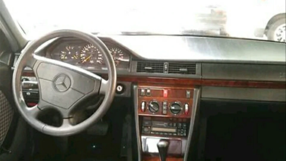 Mercedes-Benz E-Class 199 5