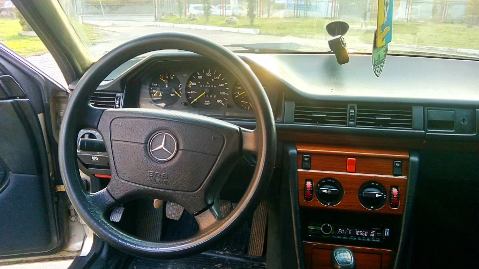 Mercedes-Benz E-Class 2.0 Aтмо Diesel 2