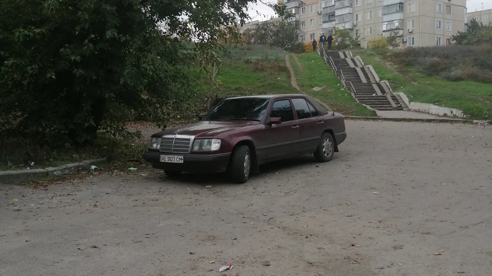Mercedes-Benz E-Class 2000кг вишні 2