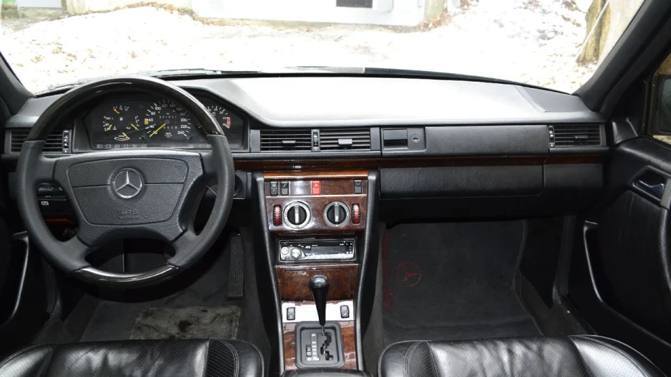 Mercedes-Benz E-Class 200Е болівар 3