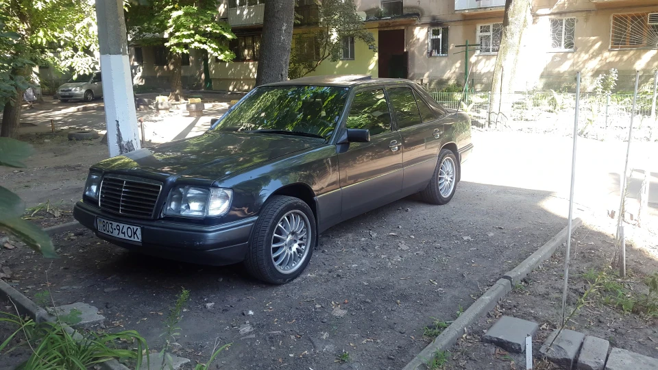 Mercedes-Benz E-Class 2.2 бензин. 150л.с. 2