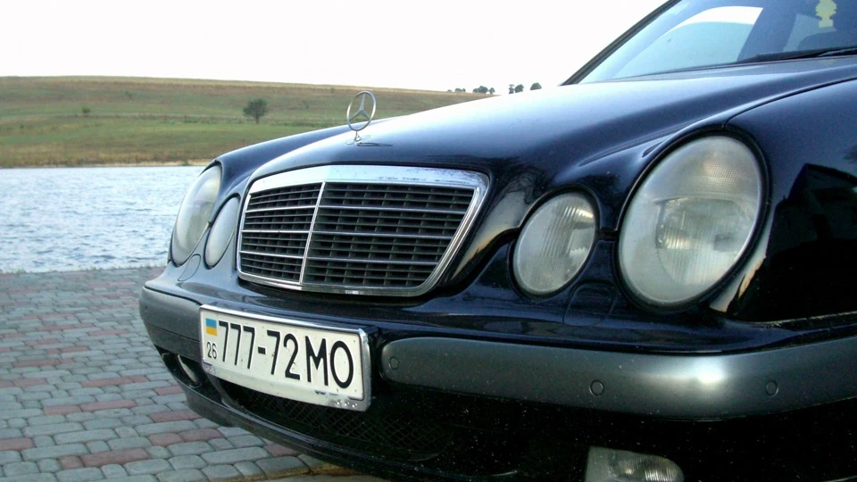 Mercedes-Benz E-Class 220CDI CLASSIC 2