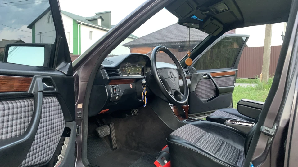 Mercedes-Benz E-Class 220Е 2