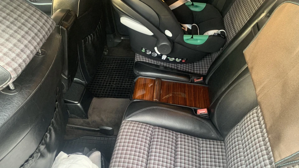 Mercedes-Benz E-Class 220Е 3