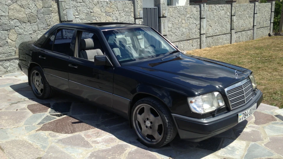 Mercedes-Benz E-Class 220E 4