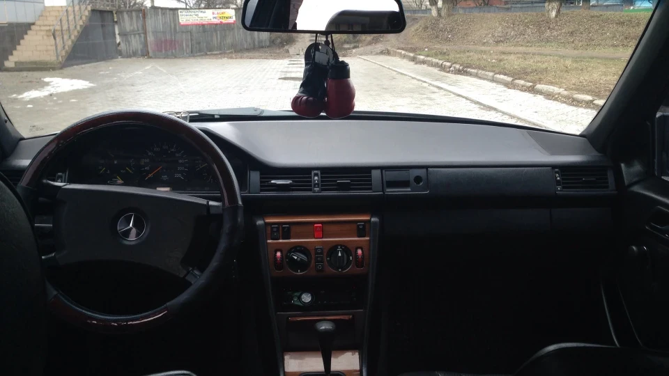 Mercedes-Benz E-Class 2.3 бенз 2