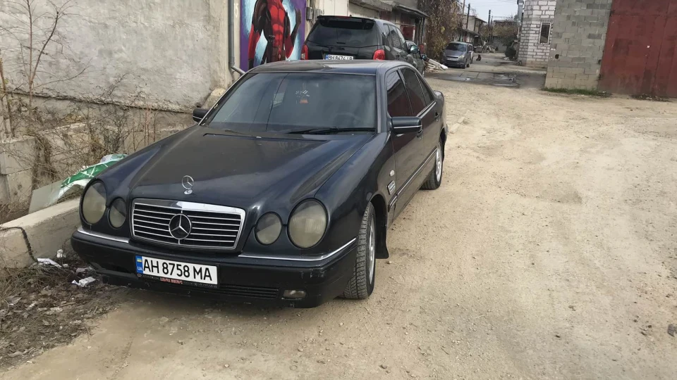 Mercedes-Benz E-Class 2.3 бензин автомат 2
