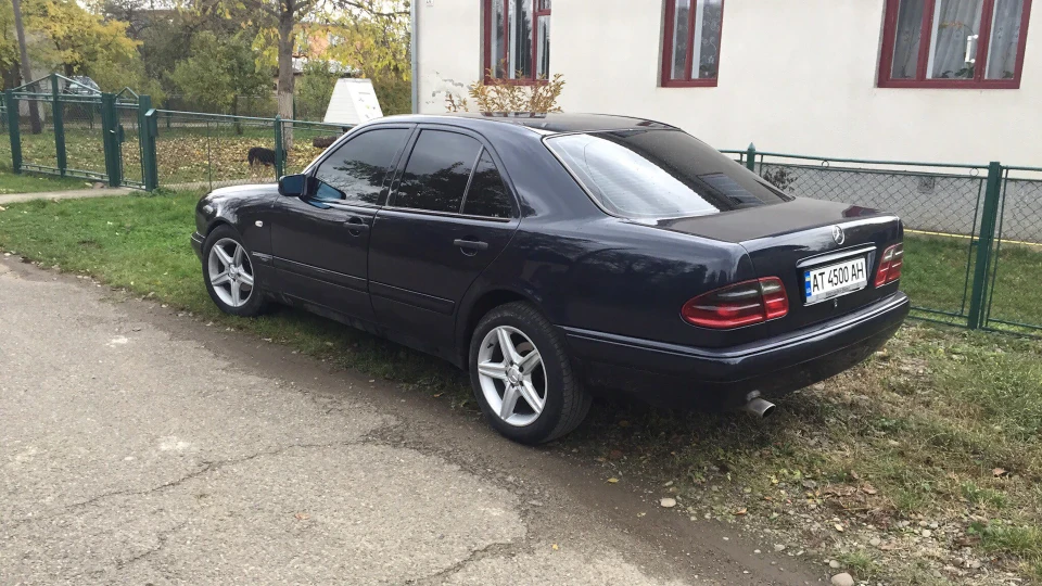 Mercedes-Benz E-Class 2.3 бензин 2