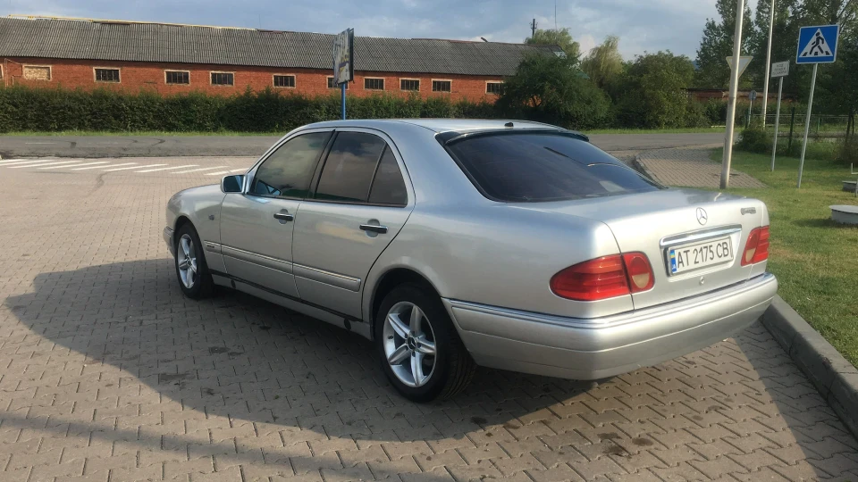 Mercedes-Benz E-Class 2.3