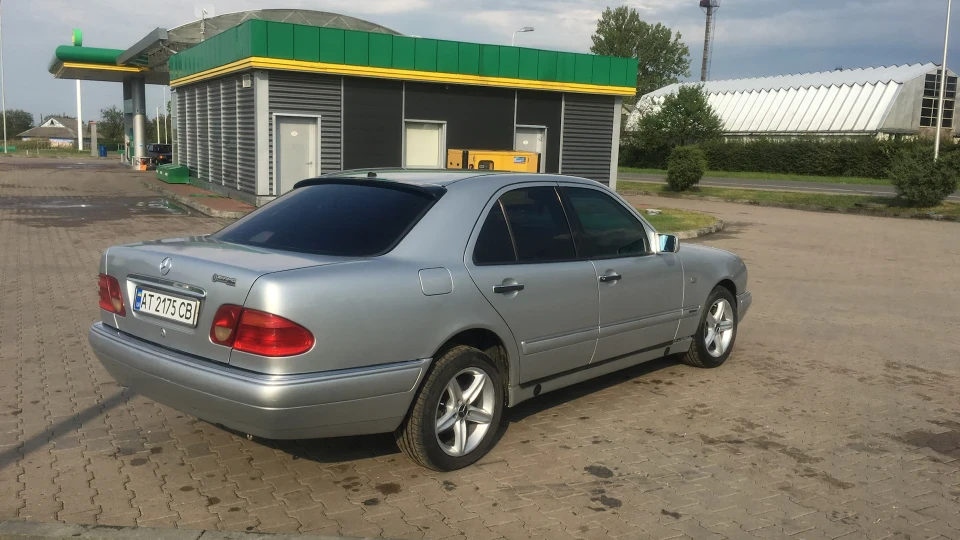 Mercedes-Benz E-Class 2.3 3