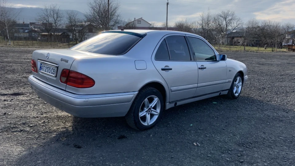 Mercedes-Benz E-Class 2.3 5