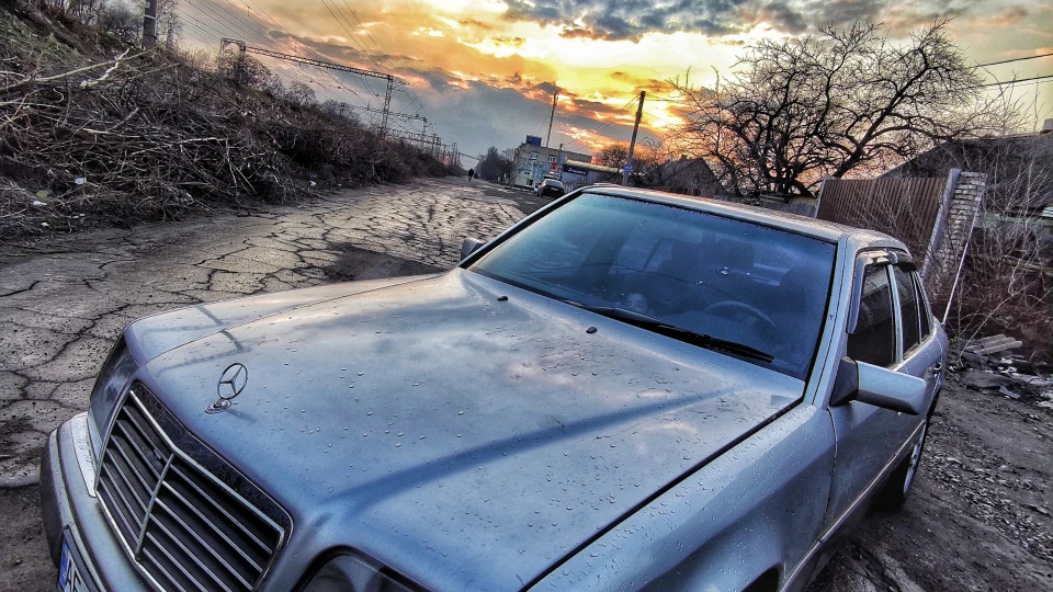 Mercedes-Benz E-Class 2.3 2