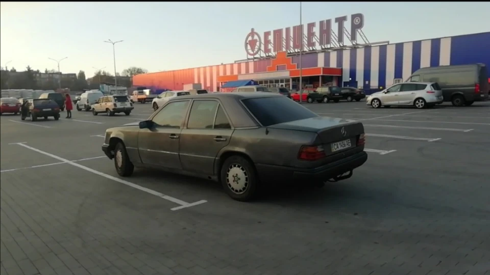 Mercedes-Benz E-Class 230E пекельна колісниця