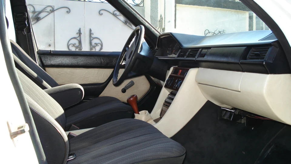 Mercedes-Benz E-Class 230Е завеликий однак)