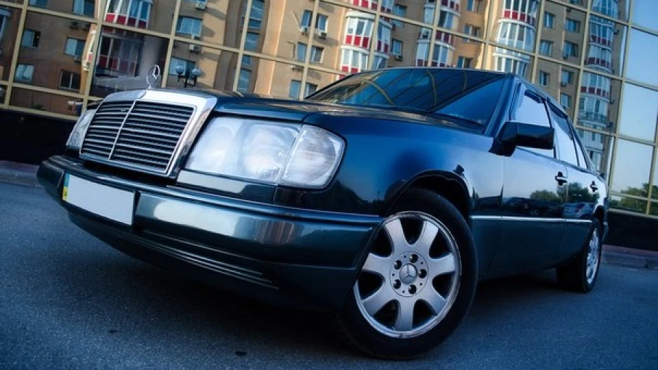 Mercedes-Benz E-Class 230e 3