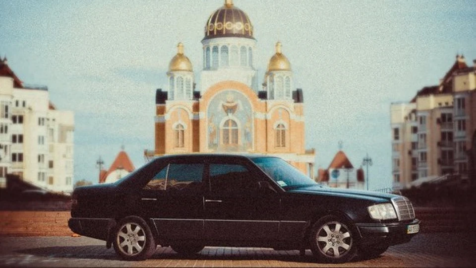 Mercedes-Benz E-Class 230e 4