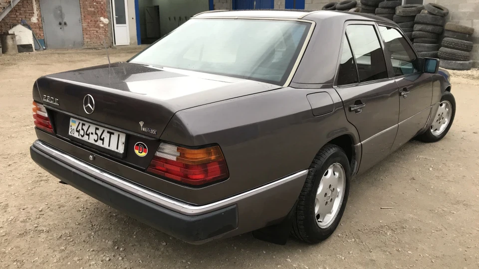 Mercedes-Benz E-Class 2.3E 5