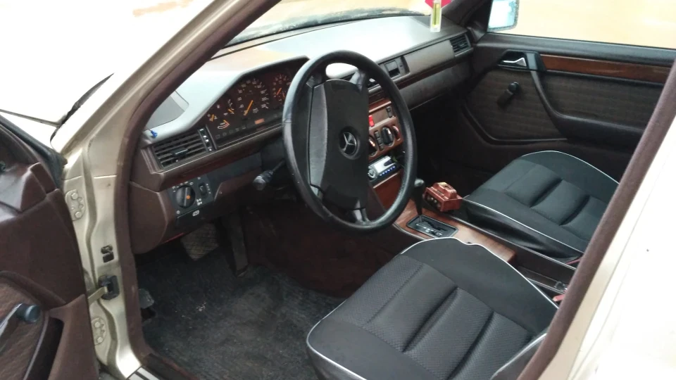 Mercedes-Benz E-Class 2.3Е 2