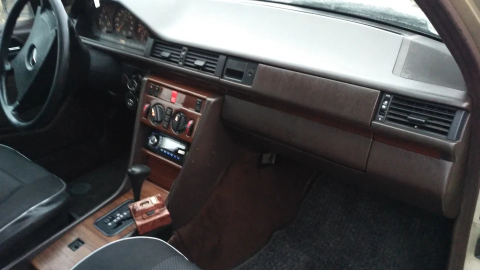 Mercedes-Benz E-Class 2.3Е 3
