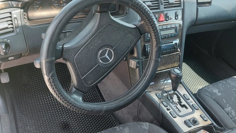 Mercedes-Benz E-Class 2.4 m112 3
