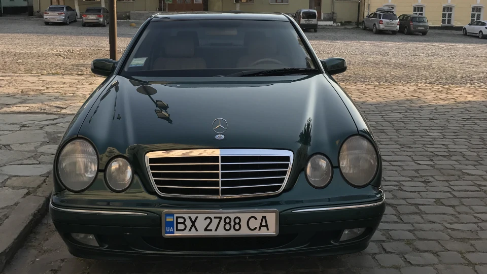 Mercedes-Benz E-Class 240 Elegance 2